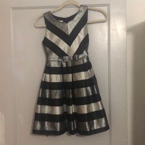 EUC Girl’s Sz 10 black, silver, and grey dress